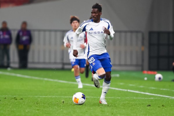 星空体育 上海海港队打响引援第一枪，身价不及40万欧元的克劳德是价廉物好意思的采用吗？