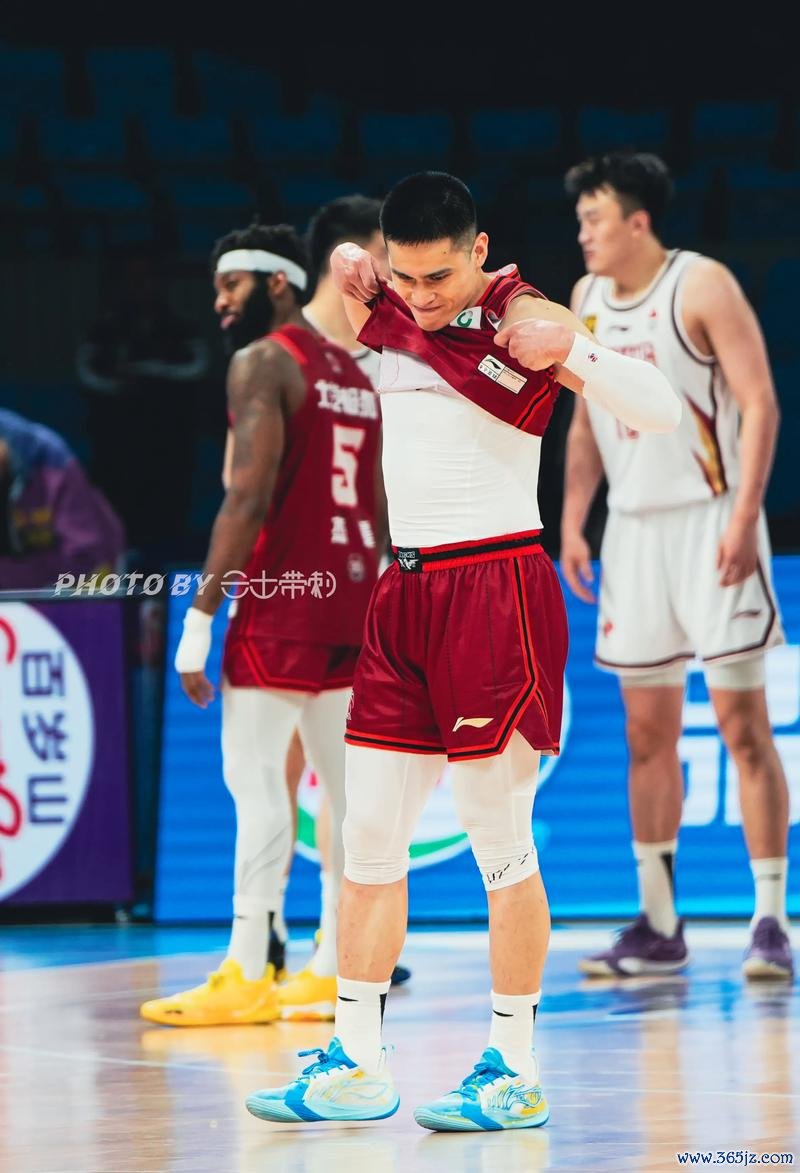 陈盈骏砍22分首钢力克新疆 佩里23分深圳击败天津