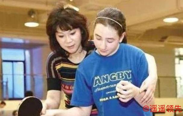 “乒乓女皇”曹燕华：早年与施之皓离婚，迟来的爱情让她更美丽