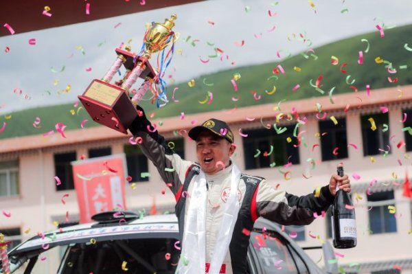 星空体育APP CRC炉霍揭幕战 山东车手杨恩东斩获佳绩